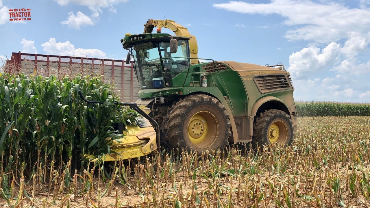 John Deere I Chopping Corn