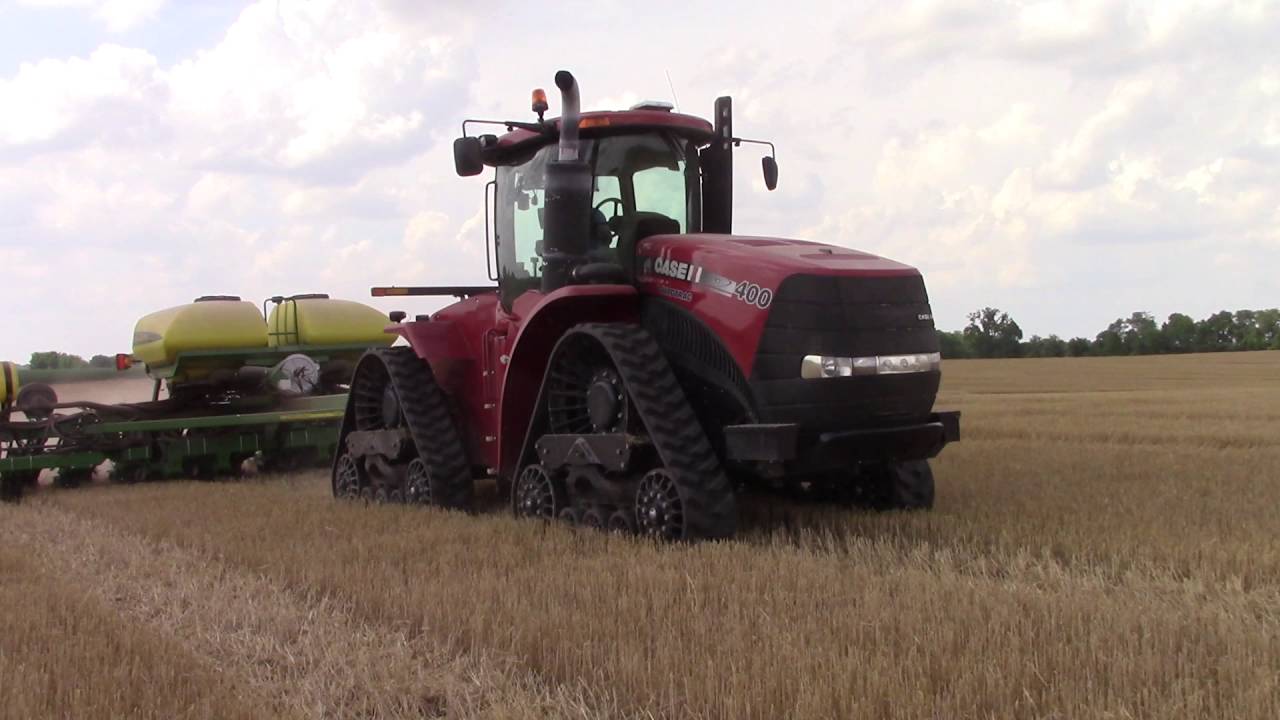 Case IH 400 RowTrac on Narrow Track Setting