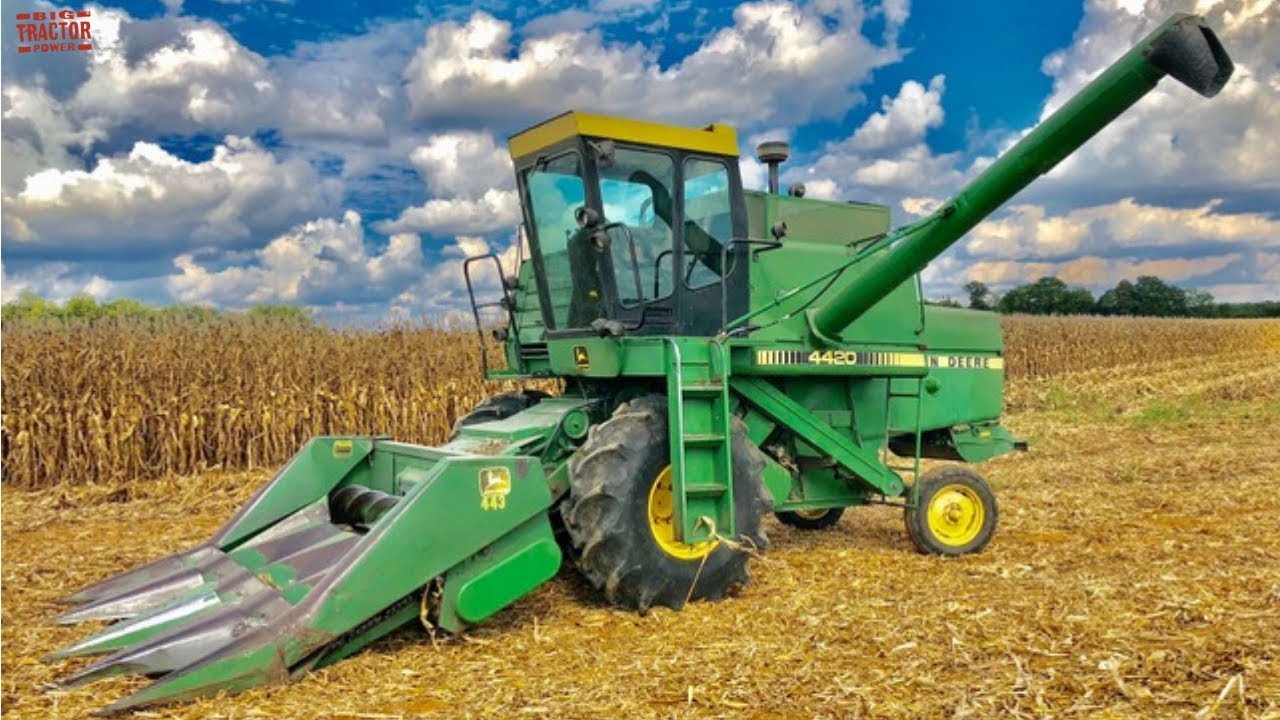 JOHN DEERE 4420 Combine Harvesting Corn