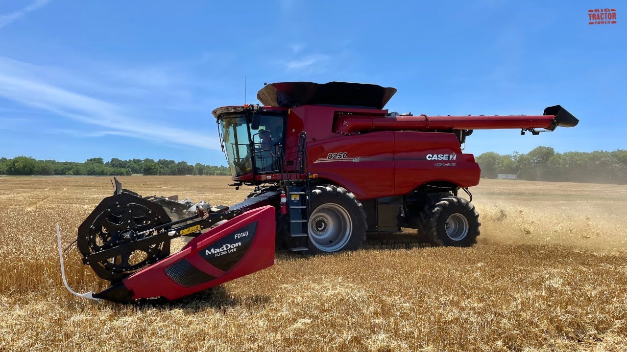 CASE IH 8250 Combines Harvesting Wheat